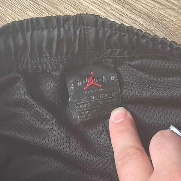 Boys Black Jordan Shorts - Picture 3 of 4
